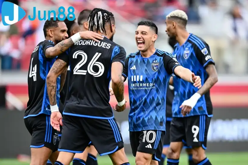 Town FC đang được đánh giá cao hơn ở trận đấu này. Town FC đang được đánh giá cao hơn ở trận đấu này.